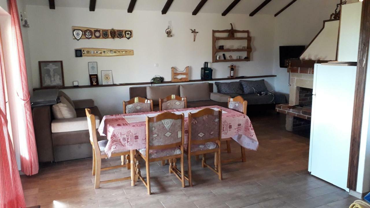 Вилла Weekend House Petar Lusnic Экстерьер фото